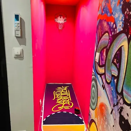 Capsule Street Art - Sauna- Jacuzzi - Playstation 5 - Billard - Netflix - Cinema - Terrasse Apartament